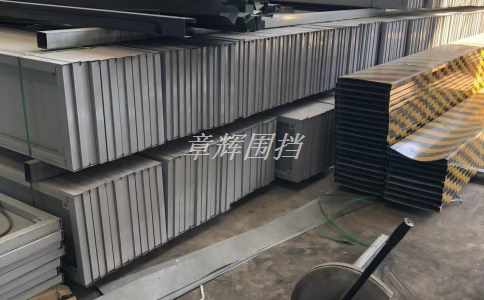簡易圍擋在保障交通安全方面有哪些作用？（簡易圍擋在交通中的應用價值）
