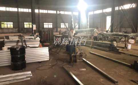 簡易圍擋在城市道路改造中的使用是否能有效保障交通安全？（城市道路改造中簡易圍擋的交通保護措施）