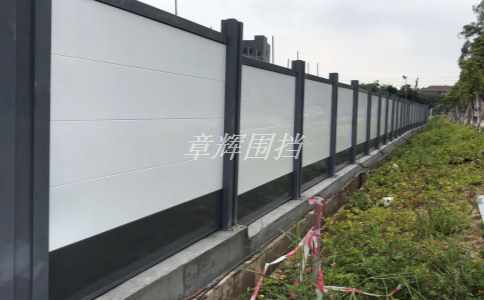 簡易圍擋在城市橋梁施工中的顏色應(yīng)該如何配置？（城市橋梁施工中簡易圍擋的顏色選擇要求）