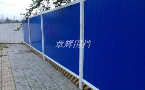 簡易圍擋的結(jié)構(gòu)和構(gòu)造方式如何考慮，以確保穩(wěn)定性和安全性？