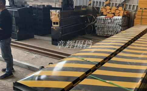 如何設(shè)計和制作具有美觀性和廣告效果的簡易圍擋？