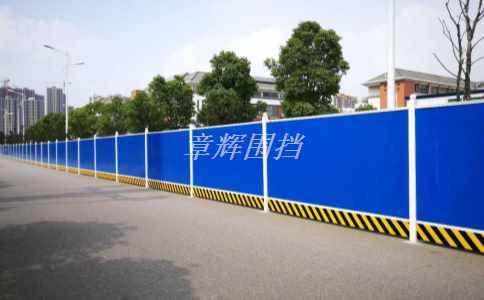 簡(jiǎn)易圍擋的耐久性和壽命如何評(píng)估和維護(hù)？